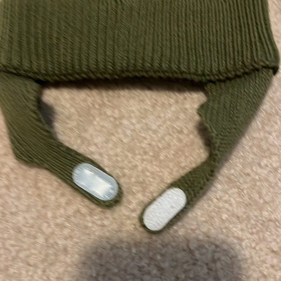 NWT newborn Pom Pom beanie, Cat & Jack, dark olive, unisex, 0-6 months - Picture 2 of 6